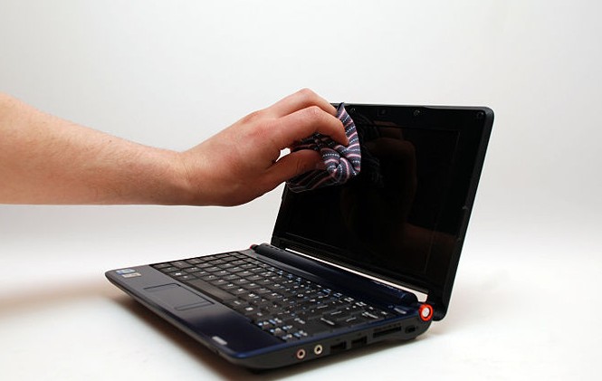 como limpar tela do notebook
