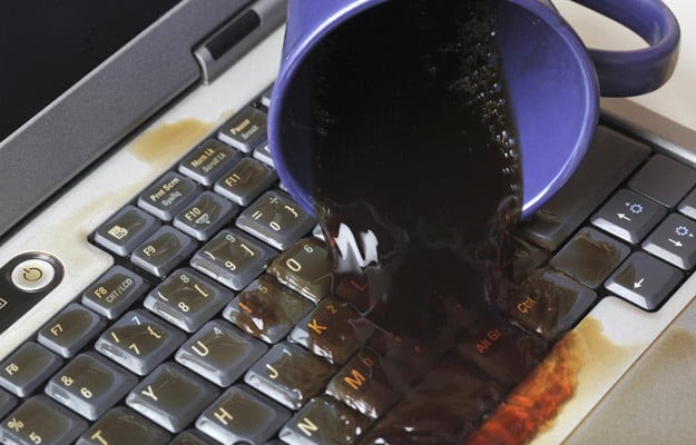 limpar teclado notebook derramamento-infotecnologia